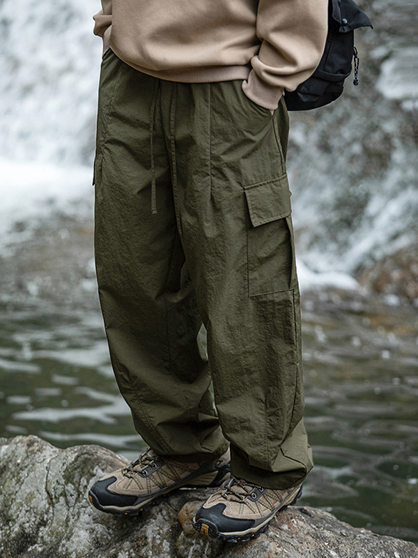 Strukturierte Herren-Cargohose mit Kordelzug und großen Taschen-1