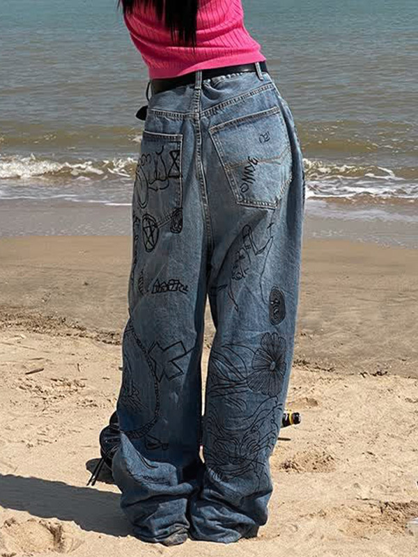 Interessante lockere Boyfriend-Jeans mit Graffiti-Print-1