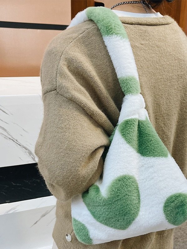 Fuzzy-Schultertasche mit Herzmuster-2