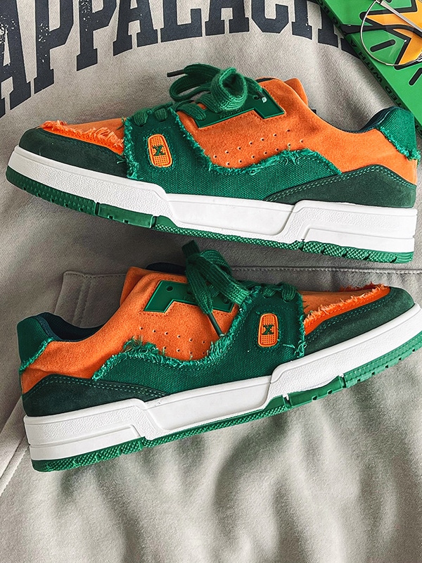 Herren-Sneaker mit kontrastierendem Einsatz und rohem Rand-2