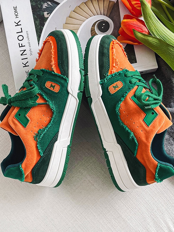 Herren-Sneaker mit kontrastierendem Einsatz und rohem Rand-1
